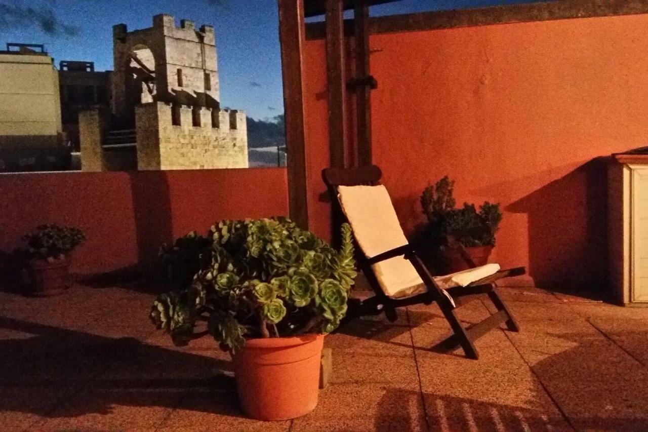 דירות אוריסטאנו Attico In Centro Con Vista Della Torre - Cozy Penthouse Facing To The Tower מראה חיצוני תמונה
